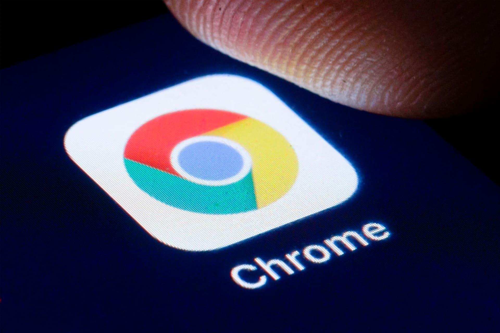 google-chrome-ios-icon-app-finger-64dc7c91c50aed6838dee804-1 لوگو آیکون گوگل کروم / Google Chrome روی نمایشگر آیفون انگشت